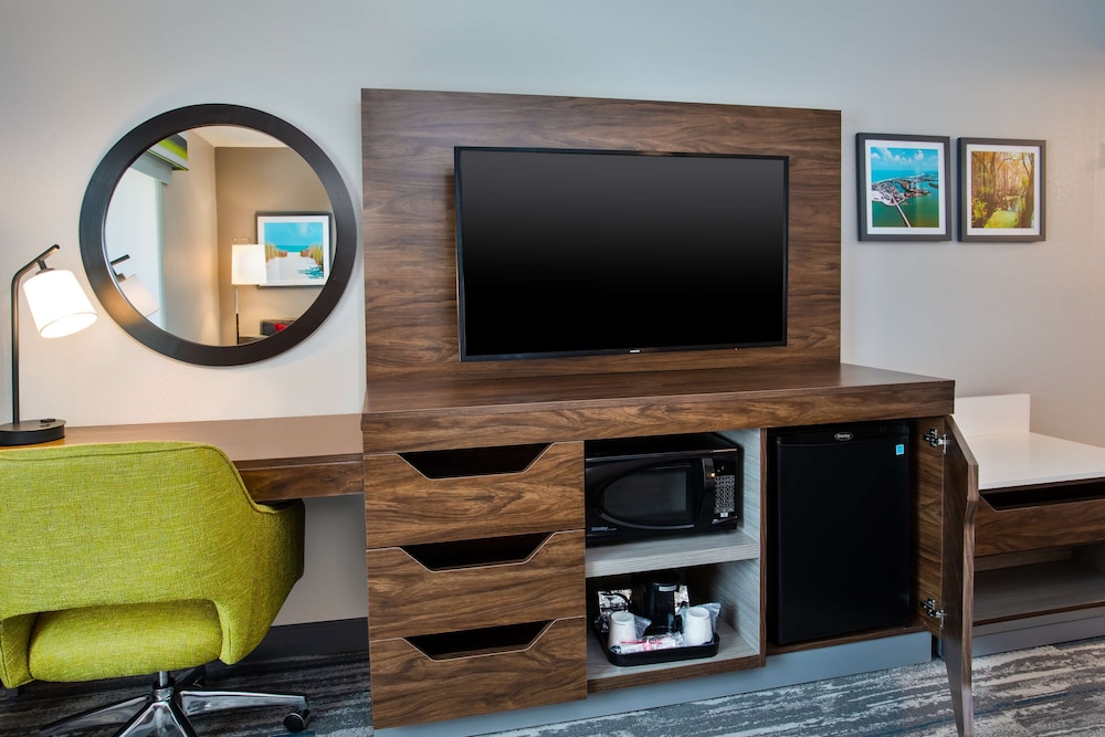 Hampton Inn & Suites Cape Coral Fort Myers Area FL - photo 10