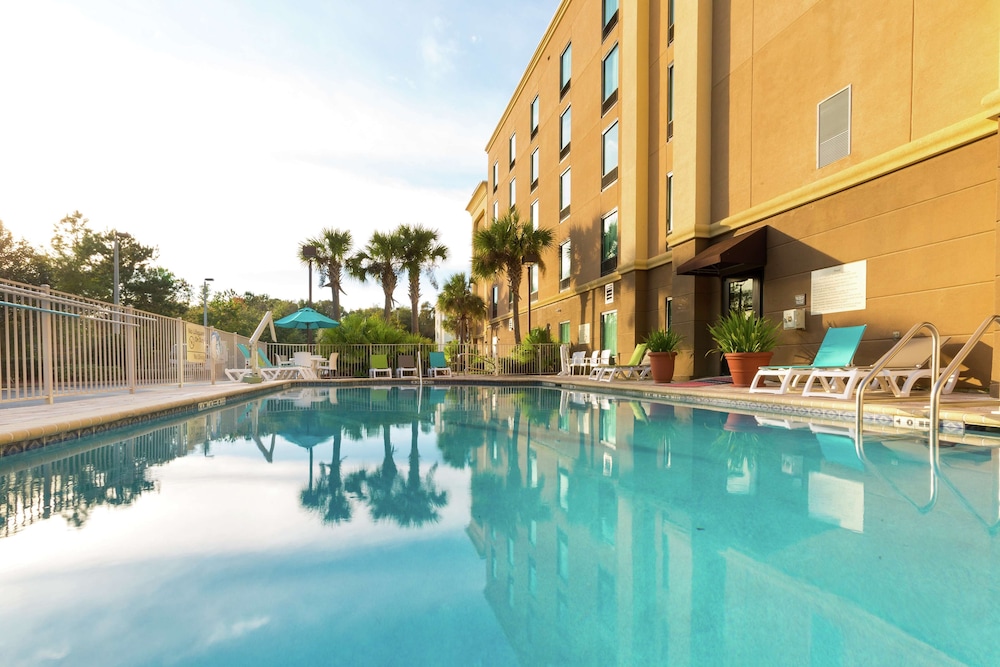 Hampton Inn Suites Jacksonville Airport - photo 40