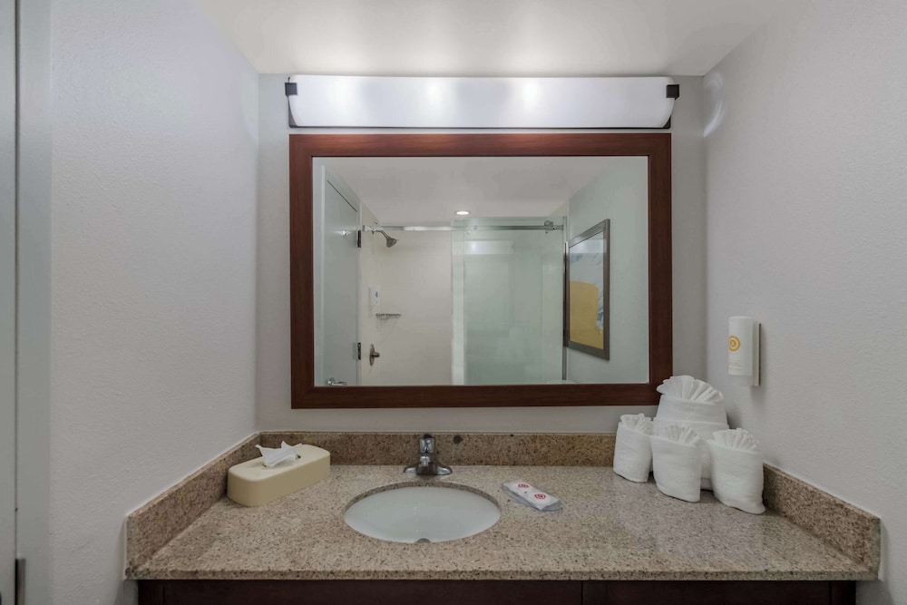 Comfort Inn Newport News Hampton I 64 - photo 17