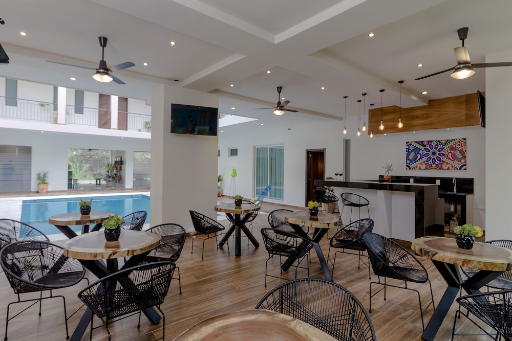 Lobby lounge