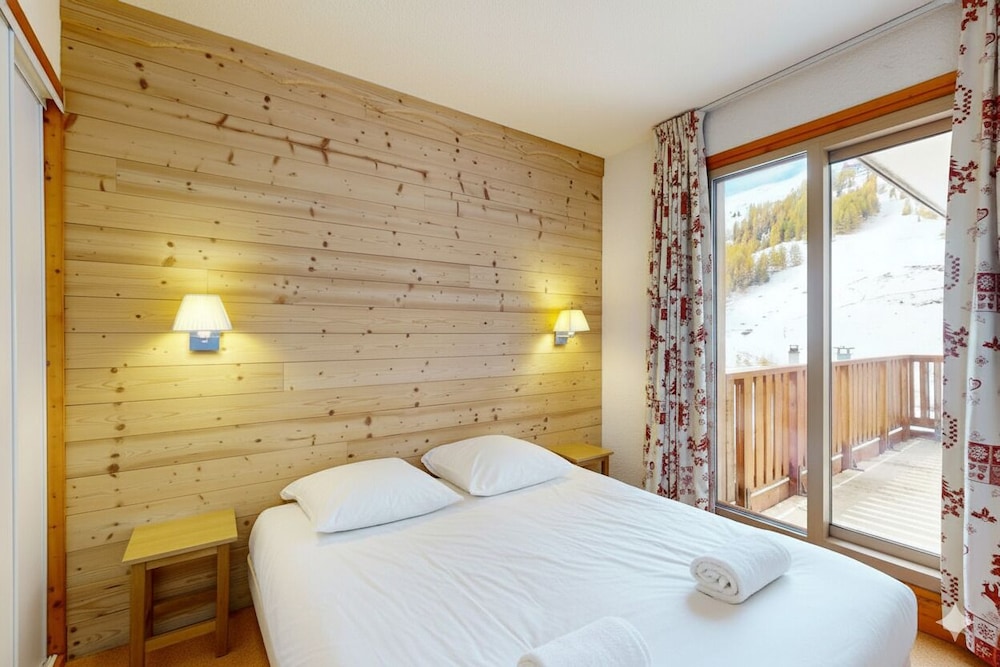 Résidence Les Arolles La Plagne 1800 - carbon neutral hotel in Unknown City