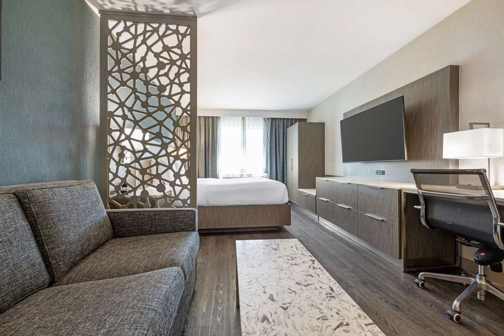 Best Western Plus Temecula Wine Country Hotel &Suites - photo 11