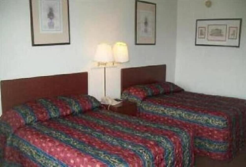 Hilltop Inn - photo 10