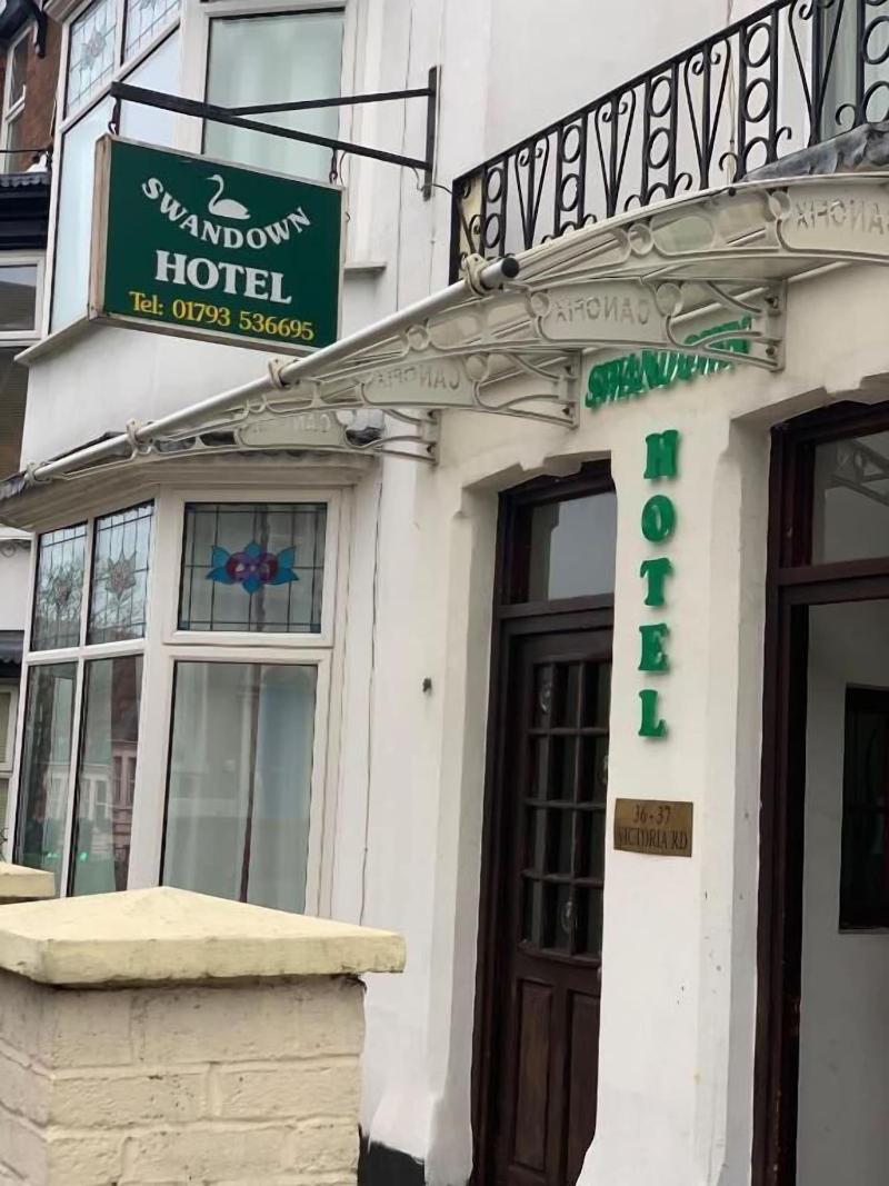 Swandown Hotel — Swindon