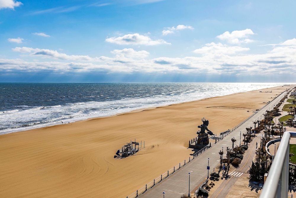 Hampton Inn Virginia Beach Oceanfront North - photo 32