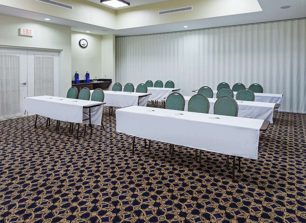 La Quinta Inn & Suites by Wyndham Alvin - photo 35
