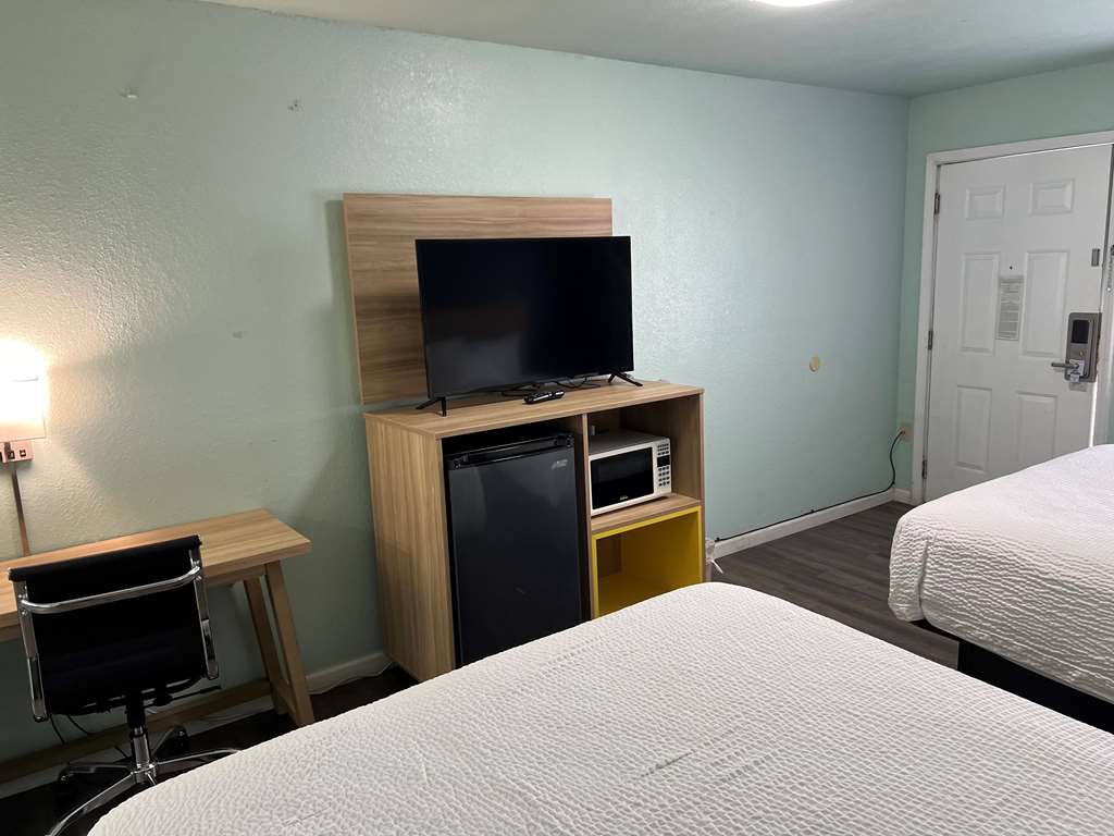 Days Inn by Wyndham Pratt - photo 11