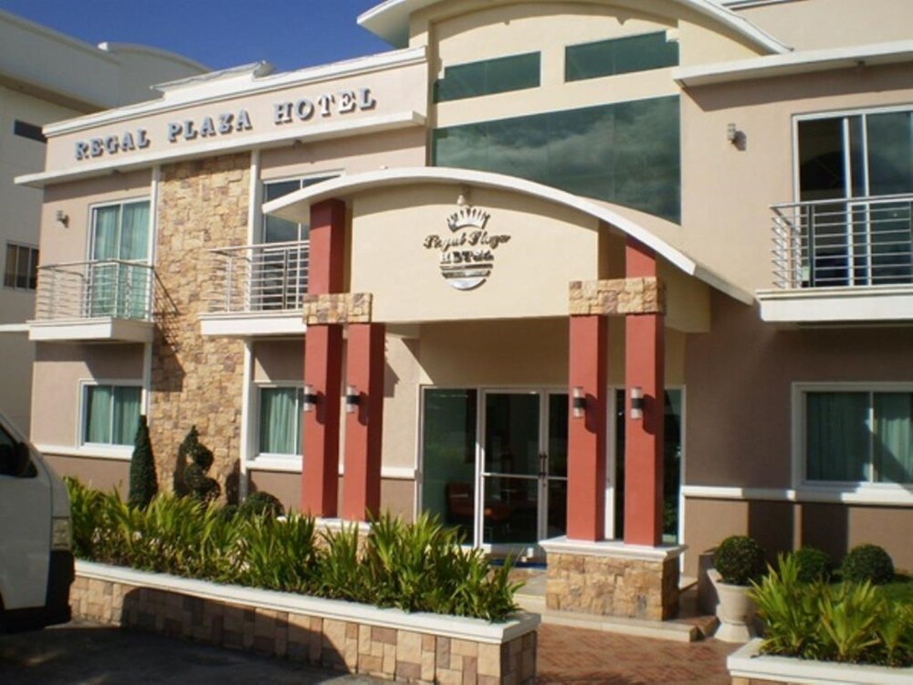 Regal Plaza Hotel — hotel in Nabua