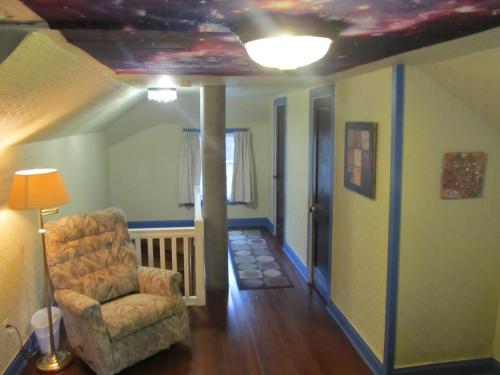 Covered By Faith Rentals Storybook Home — 4-Star Luxury Hotel in Rochester, United States
