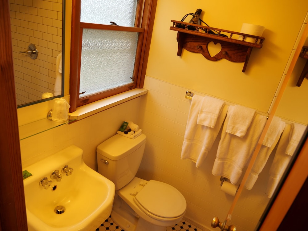 Ludington Blue Spruce Inn - photo 16