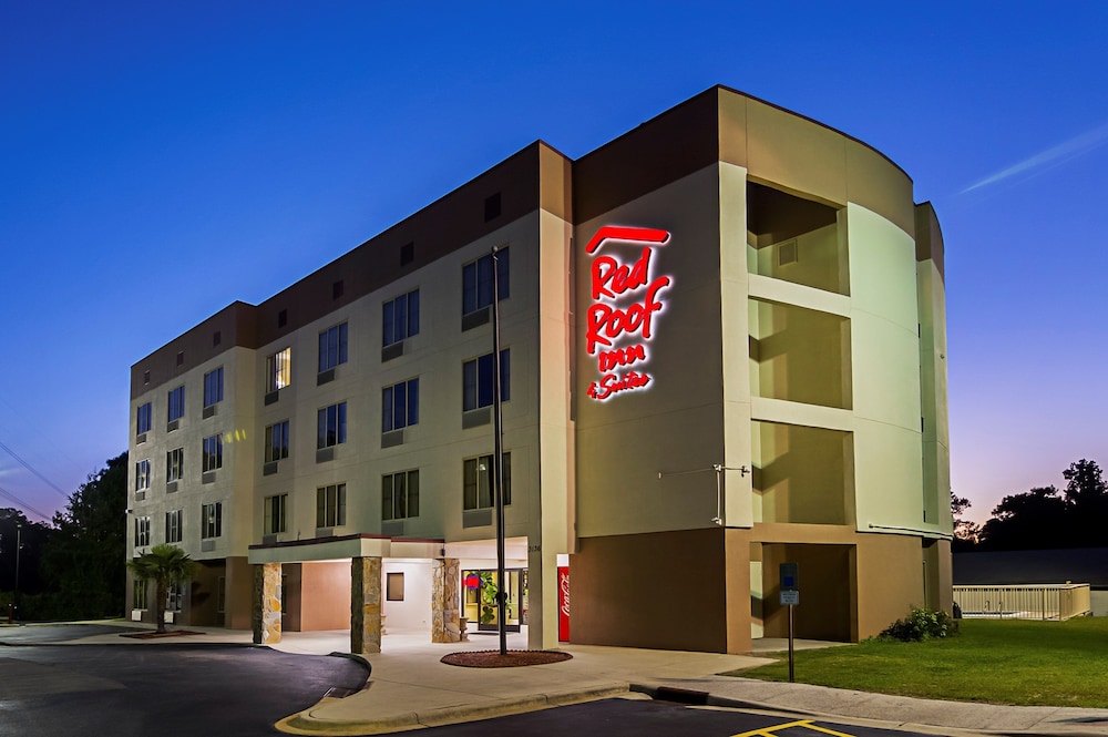 Red Roof Inn & Suites Fayetteville Fort Bragg - photo 30