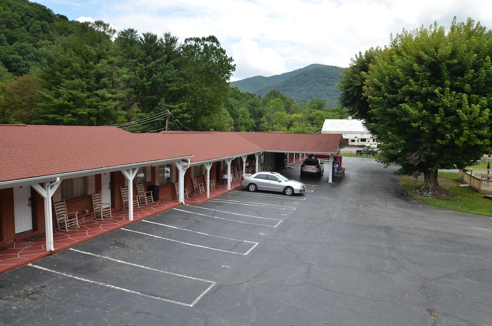 Travelowe's Motel - photo 49