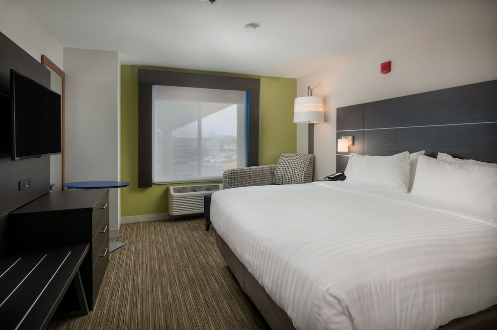 Holiday Inn Express & Suites Lawrence by IHG - photo 14