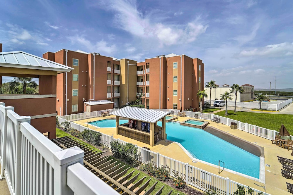 South Padre Island Condo Walk to Beach — 4-Star Luxury Hotel in South Padre Island, United States