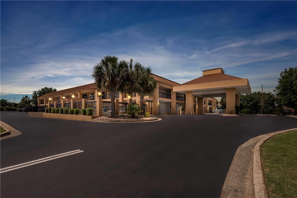 Quality Inn & Suites near Robins Air Force Base - photo 74