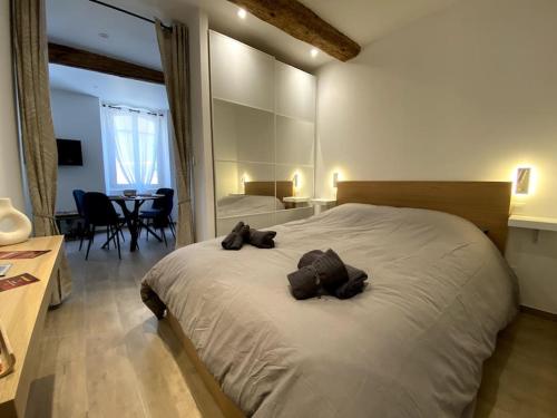 Grand T2 Completement Renove Hyper Centre Bandol in Bandol, France