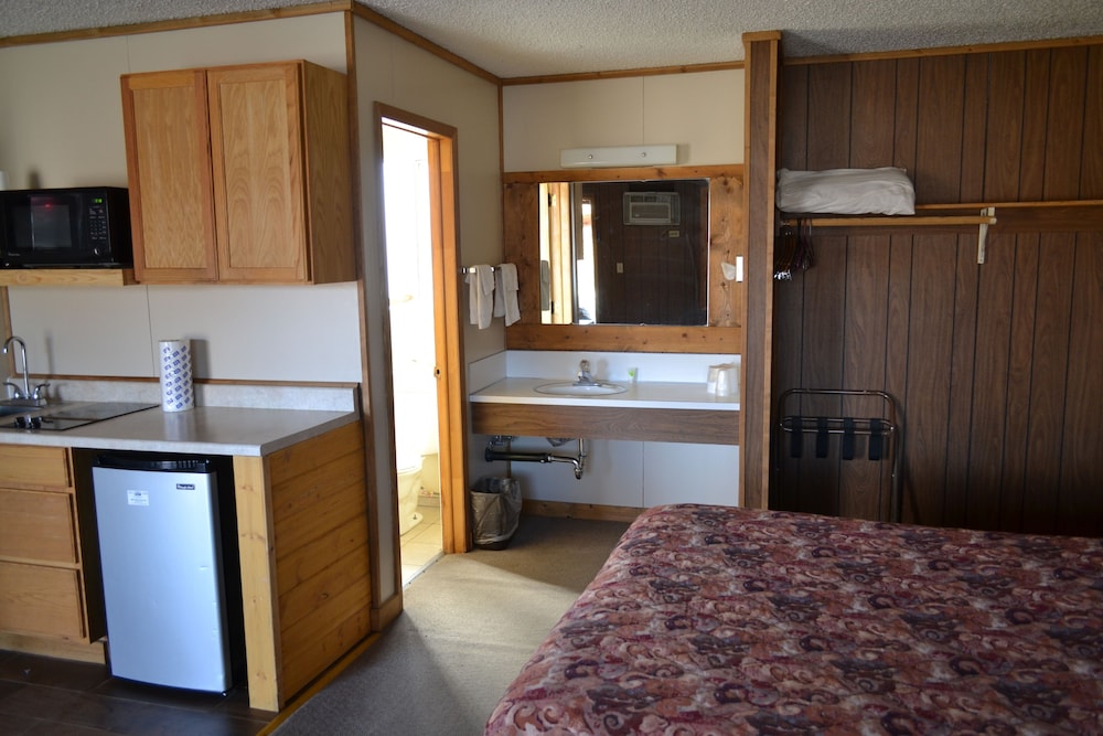The Village Inn Motel and Restaurant - photo 8