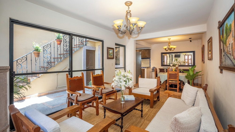 Centro 2BR Home with Rooftop Terrace — 4-Star Luxury Hotel in San Miguel De Allende, Mexico