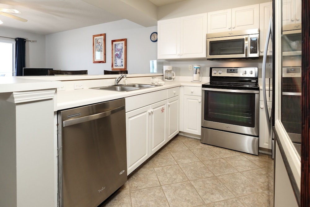 Pelican Isle 215 by RedAwning - photo 12