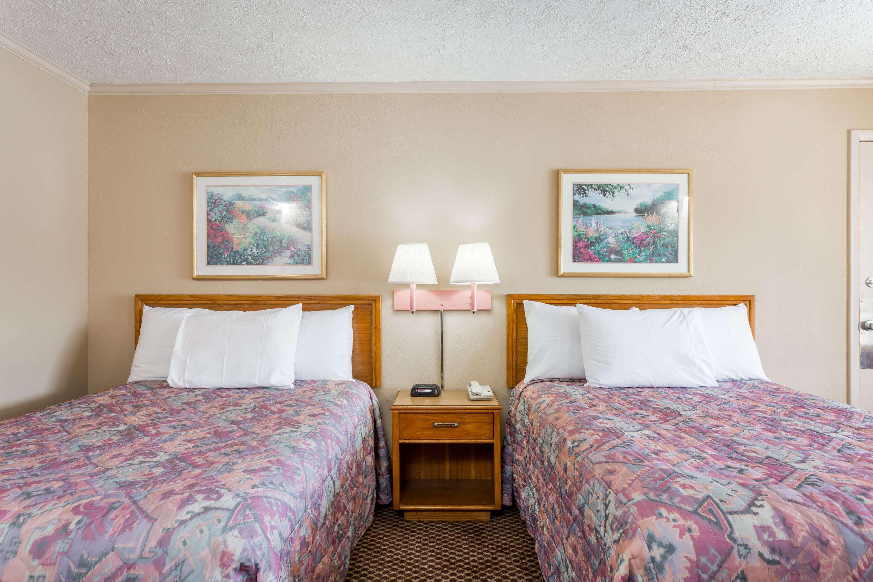 Travelodge by Wyndham Ridgeway Martinsville Area - photo 7