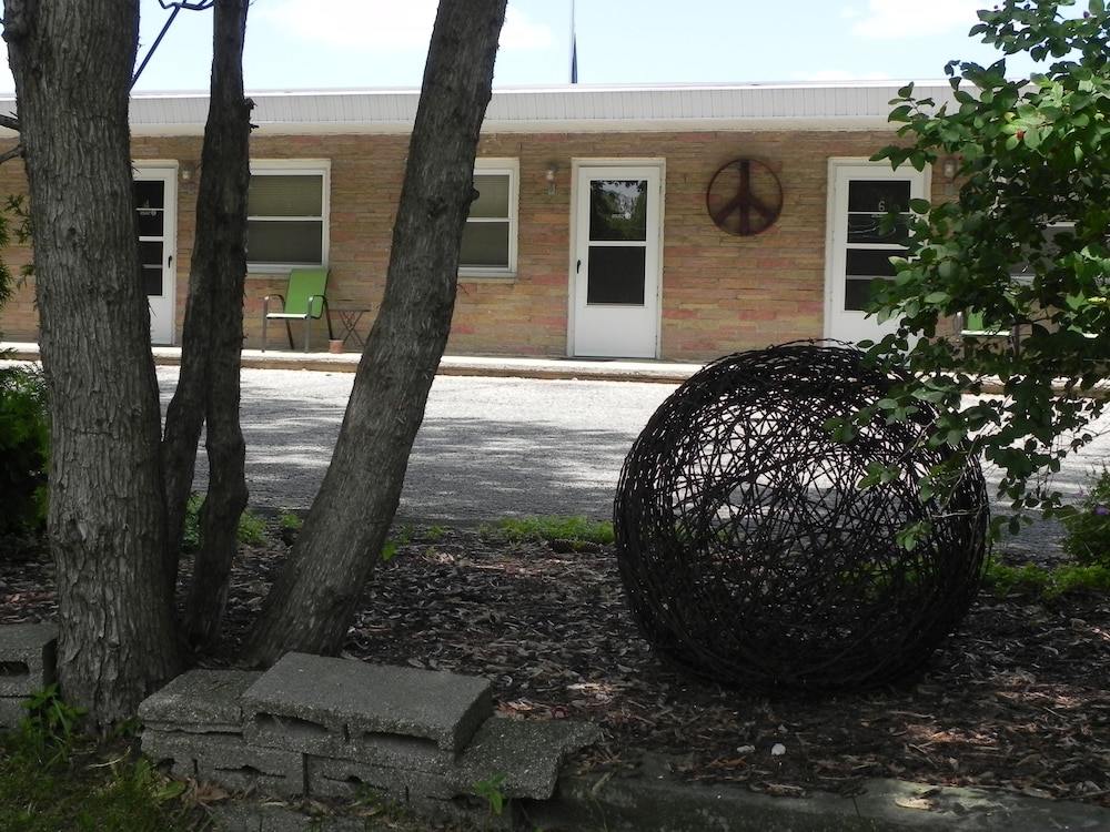 The Triangle Motel - photo 23