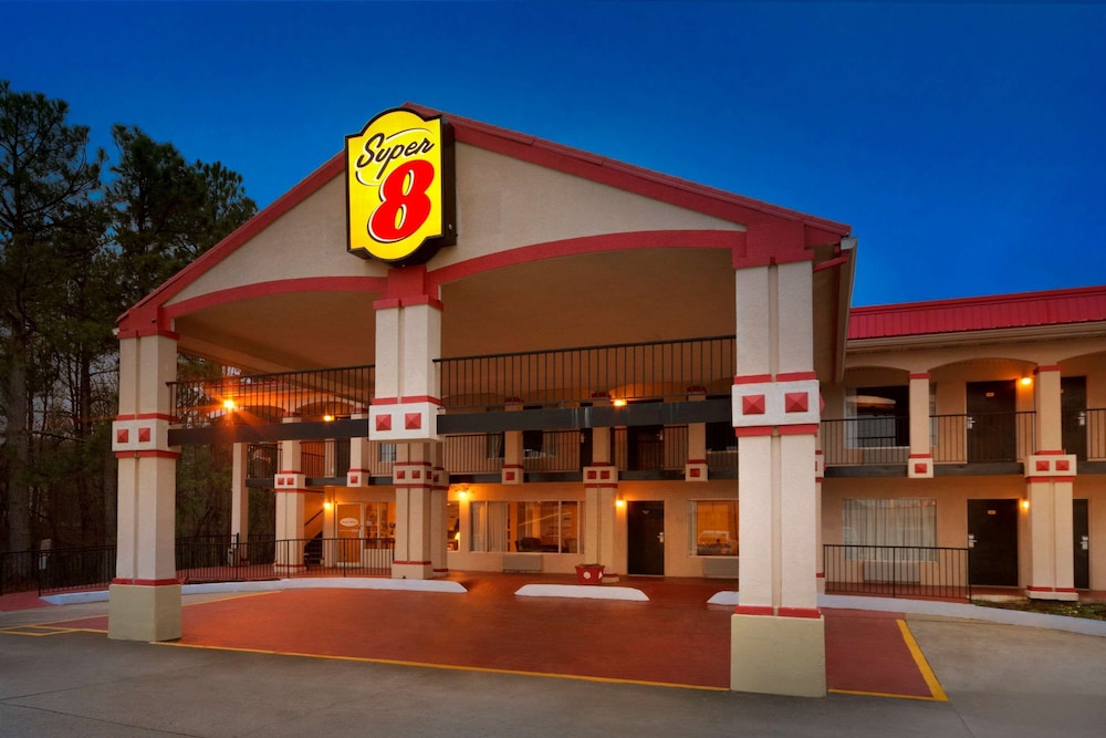 Super 8 by Wyndham Atlanta Hartsfield Jackson Airport in College Park, United States