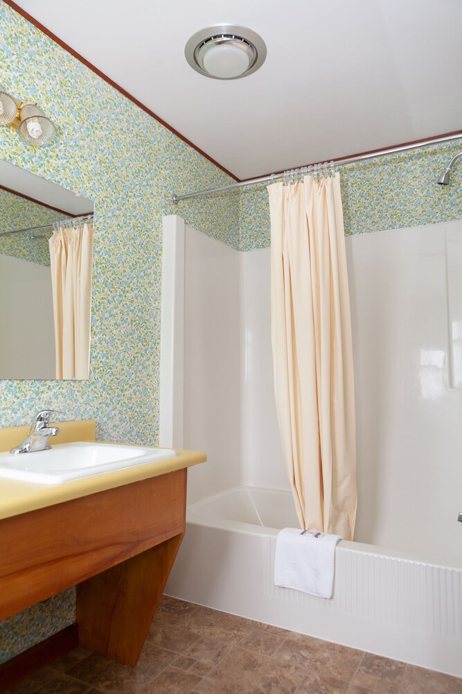 Town & Country Motor Inn - photo 27