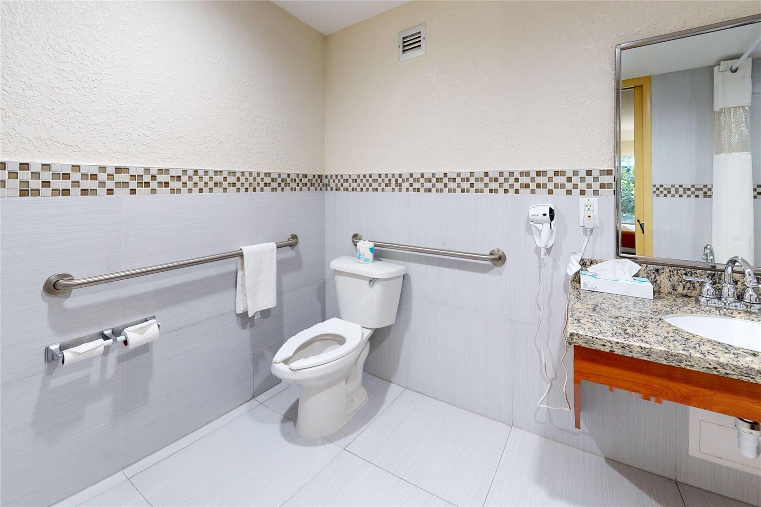 Rodeway Inn & Suites Fort Lauderdale Airport & Cruise Port - photo 11