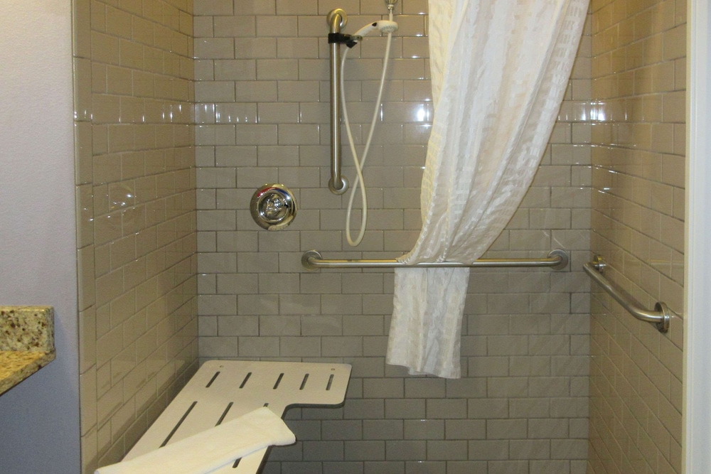 Quality Inn & Suites Caldwell I 77 - photo 12