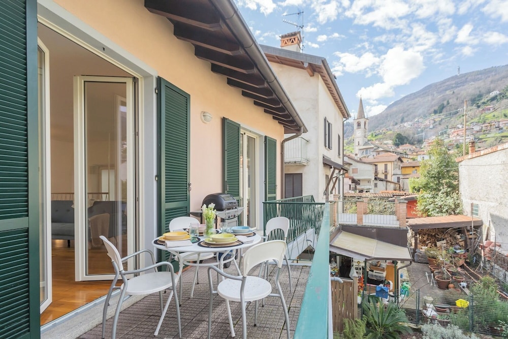 Ponente Balcony & Garden by Rent all Como — 4-Star Luxury Hotel in Gravedona-San Gregorio, Italy