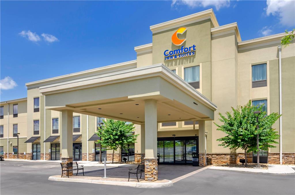 Comfort Inn & Suites Lynchburg Airport University Area - carbon neutral hotel in Lynchburg
