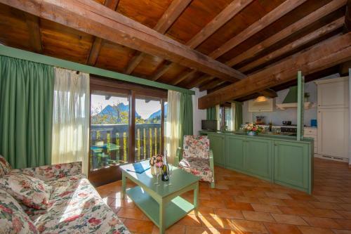 Holiday Apartment Rosa 07 — 4-Star Luxury Hotel in Gargnano, Italy