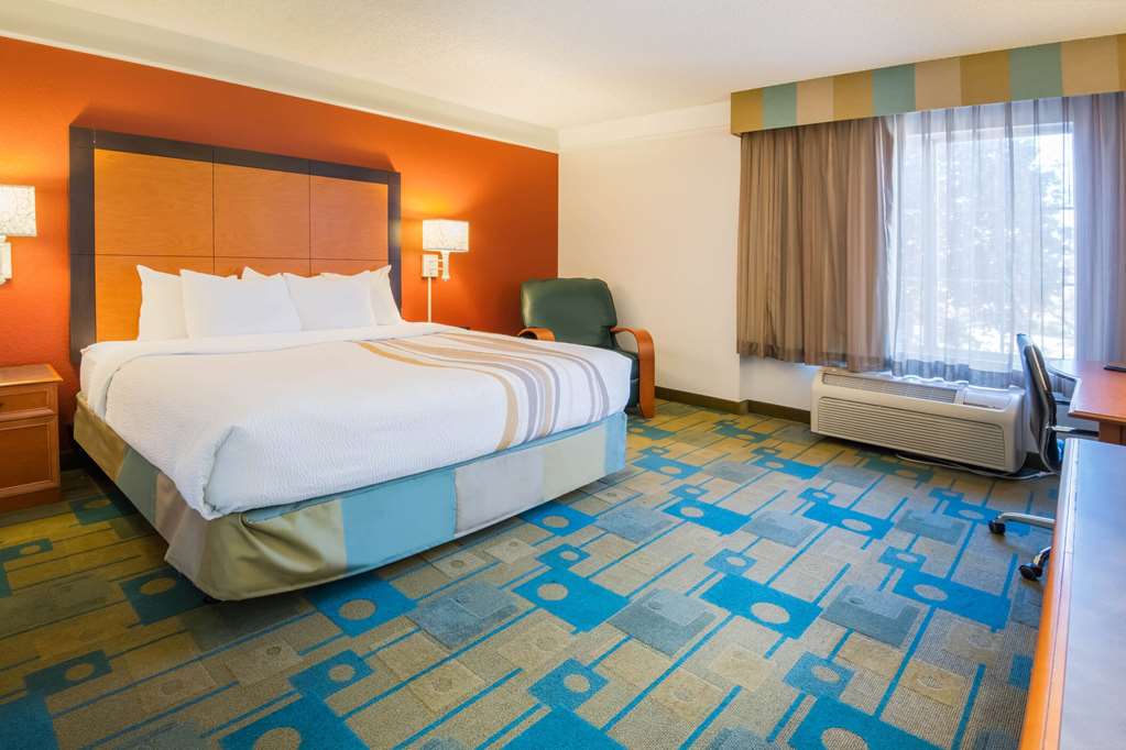 La Quinta Inn & Suites by Wyndham Colorado Springs South AP - photo 29
