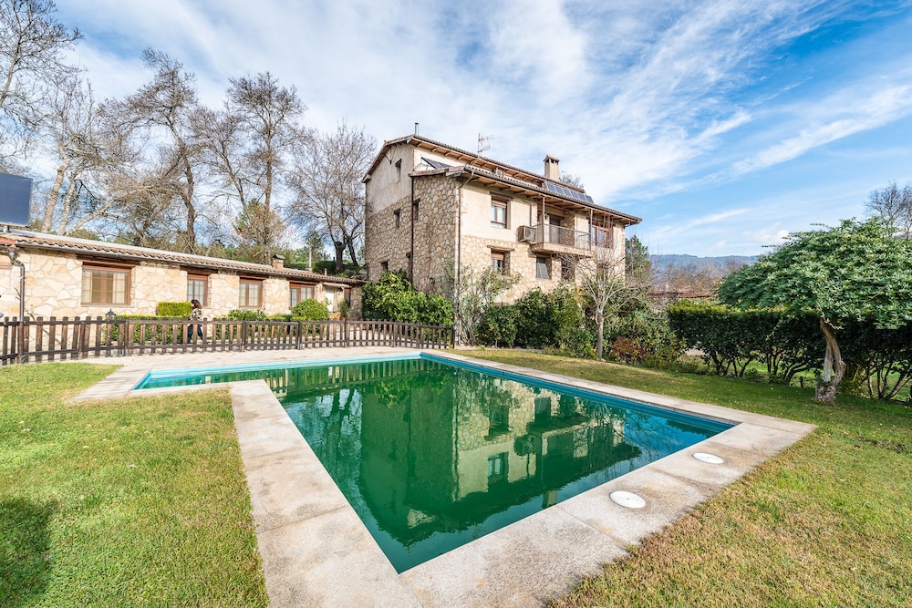 Los Montejos & Spa — 4-Star Luxury Hotel in Valverde Del Fresno, Spain