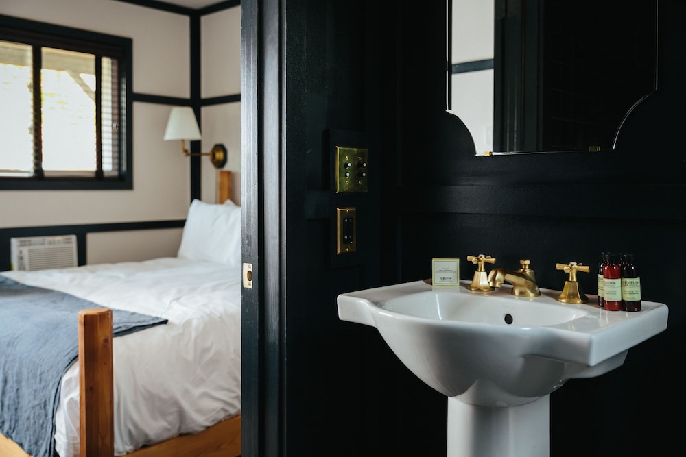 Brentwood Hotel - photo 8