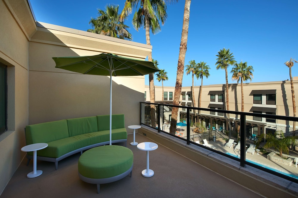Hampton Inn & Suites Phoenix Scottsdale on Shea Boulevard - photo 31