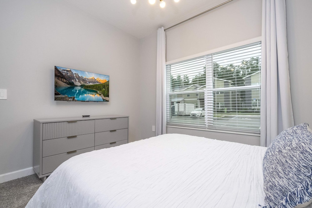 Stunning 5 Bd W Pool @ Storey Lake Resort 2400 - photo 16