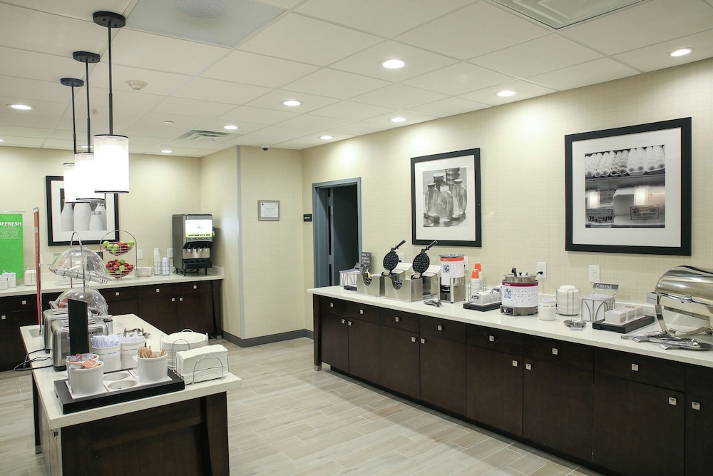 Hampton Inn & Suites Mount Laurel Moorestown - photo 19