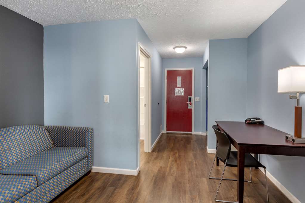 Econo Lodge Inn & Suites Sandusky South - photo 23