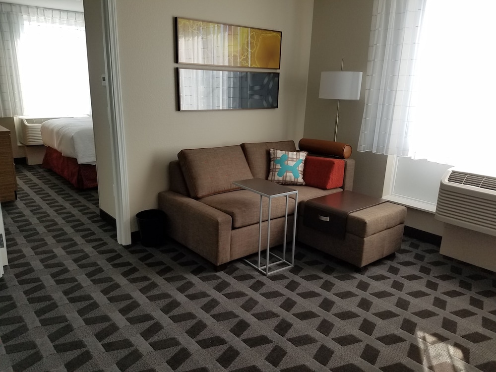 TownePlace Suites by Marriott Milwaukee Oak Creek - photo 22