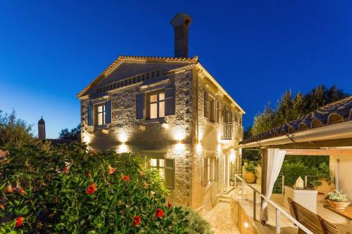 La Maison — 4-Star Luxury Hotel in None, Greece