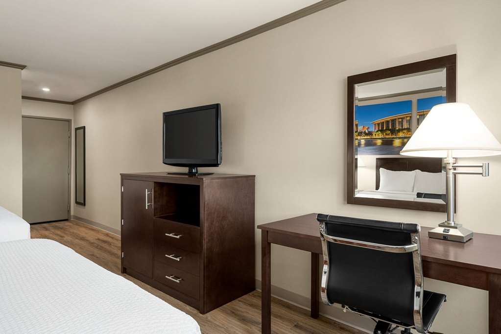 Baymont by Wyndham Monterey Park - photo 15
