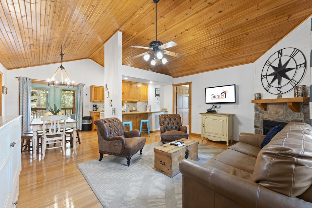 Paradise Lodge 2 Bedroom Home By Redawning 20724851 — Shell Knob