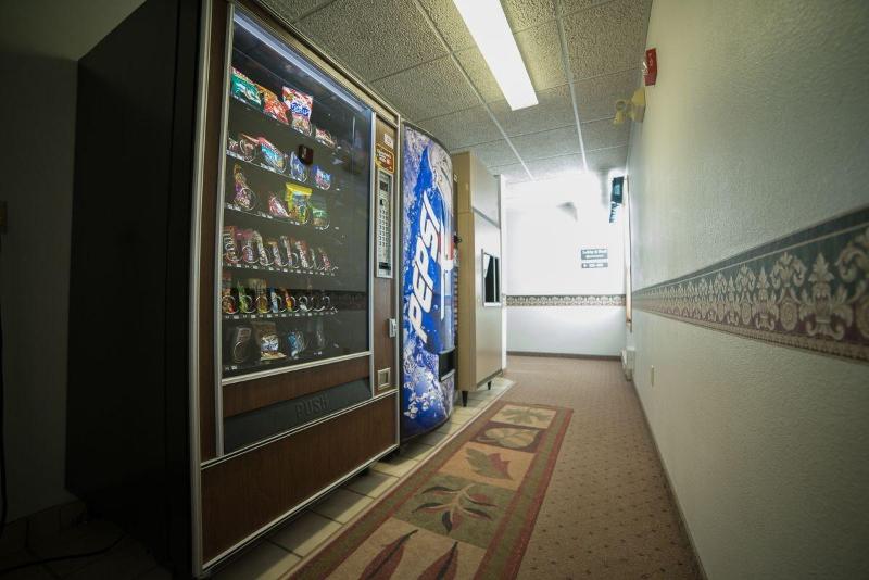 River Valley Inn & Suites - photo 32