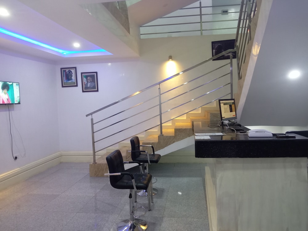 Fmmm1 — Agbor — photo 2
