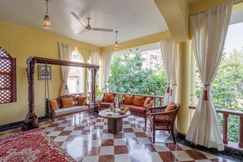 Alaya Stays 4 BHK with Outdoor Dining Area Abhimanyu Mansion Sapphire — 4-Star Luxury Hotel in Udaipur, India
