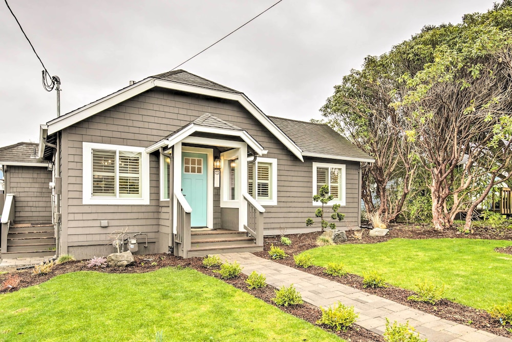 Chic Lincoln City Retreat on Oregon Coast in Lincoln, United States