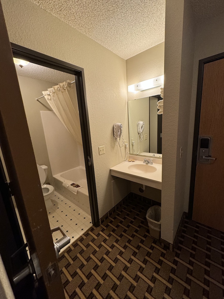 Crossroads Hotel - photo 22