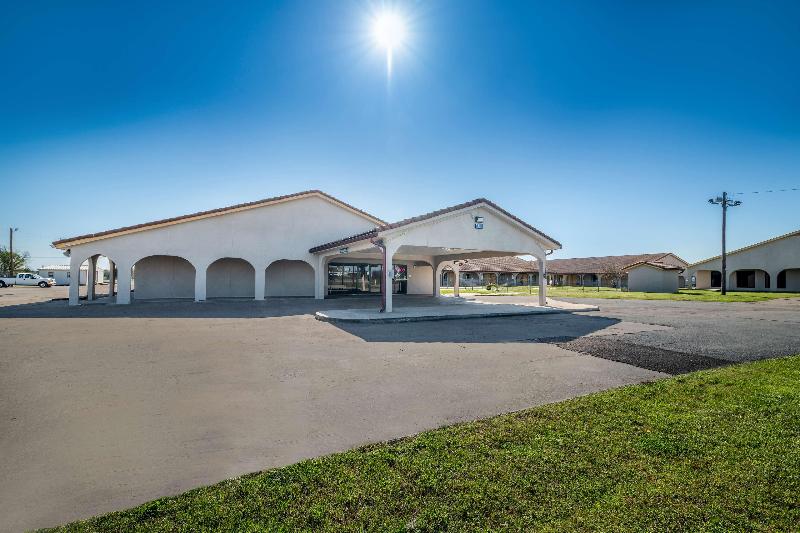 Americas Best Value Inn Bonham - photo 11