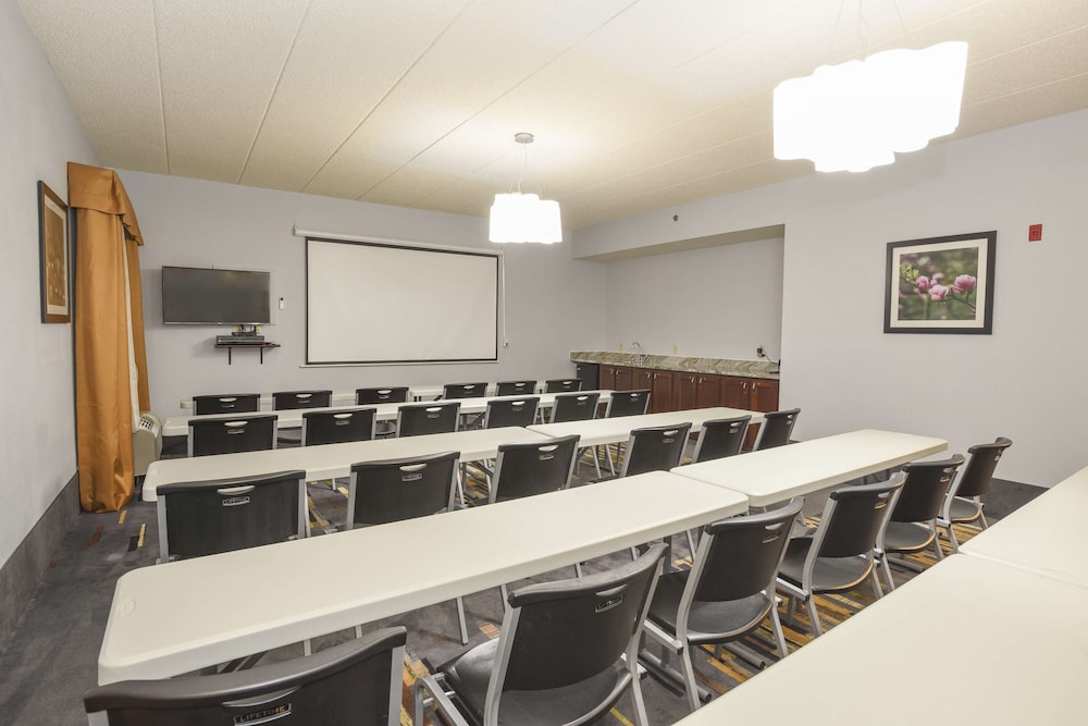 Hampton Inn Cincinnati Eastgate - photo 23